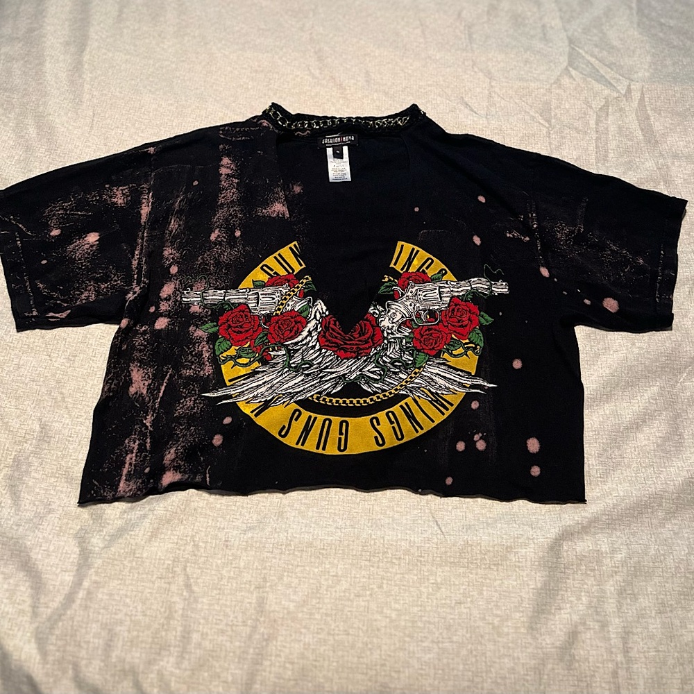 Fashion Nova V-neck Graphic Crop Top